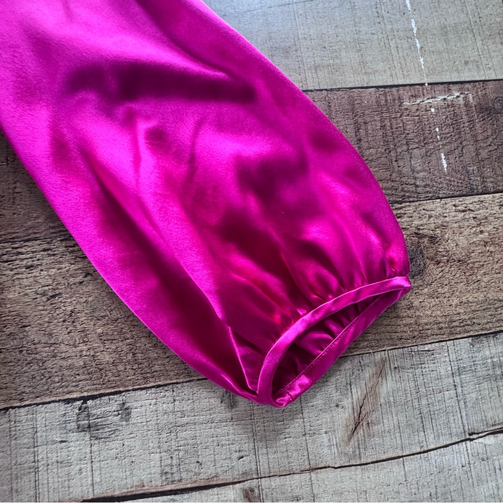 Diane Von Furstenberg 100% Silk Ruffle Wrap Around Blouse Fuchisa Pink Size 4 - Picture 3 of 6
